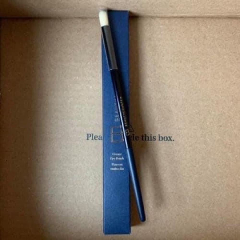 Beautycounter Crease Eye Brush, NEW